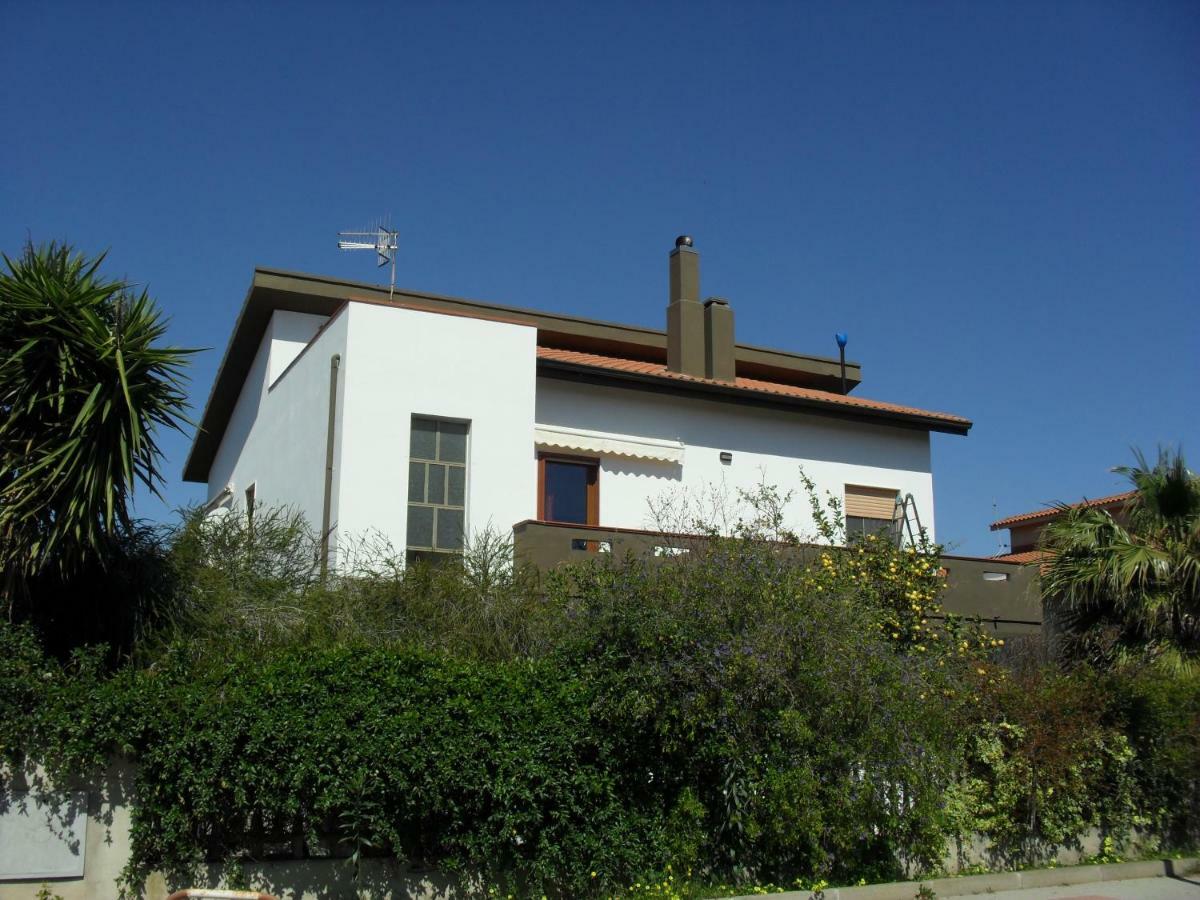 Casa Vacanze"Il Bouganville" 卡尔博尼亚 外观 照片