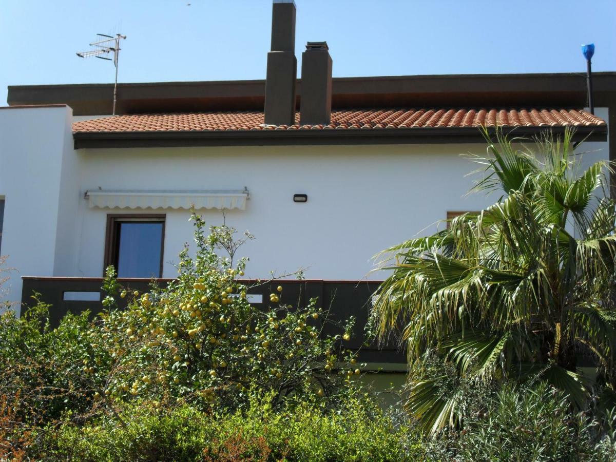 Casa Vacanze"Il Bouganville" 卡尔博尼亚 外观 照片
